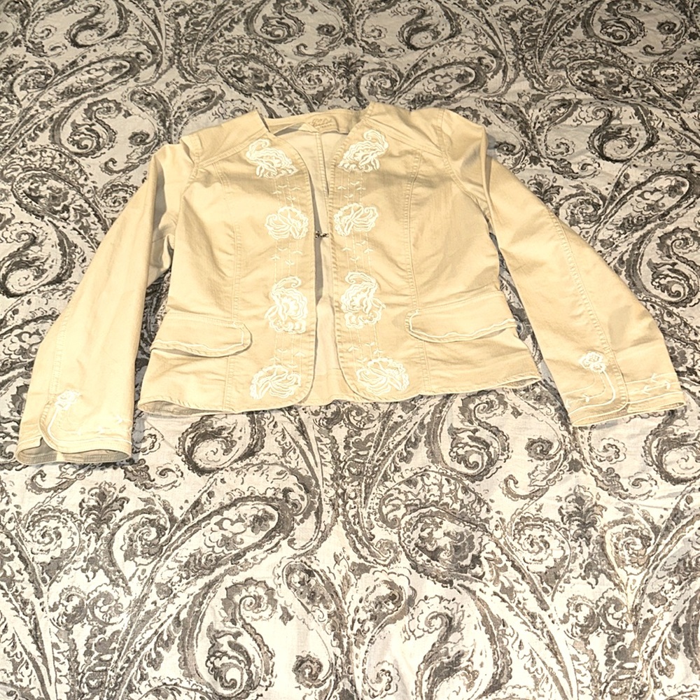 NWOT Kikit Embroidered Jean Jacket in XL